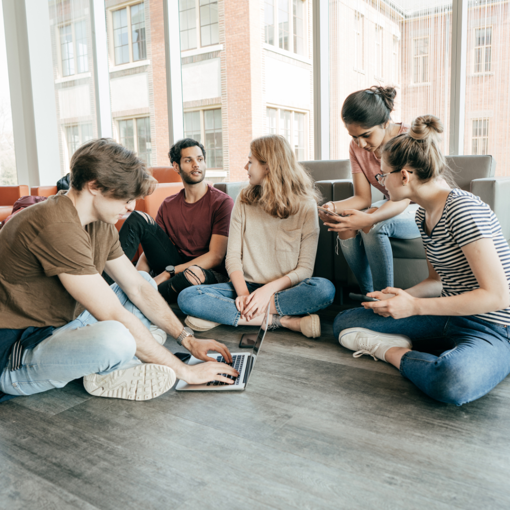 Pemimpin Masa Depan Dimulai dari Sini: Serunya Berorganisasi di Kampus