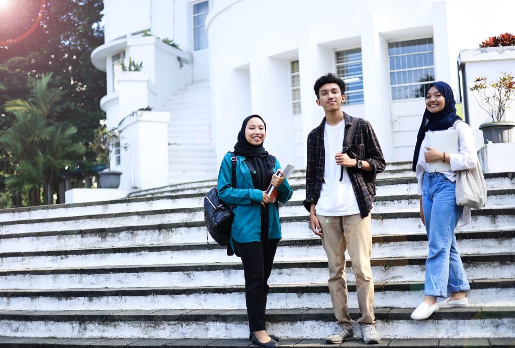 Advantages of Cheap College